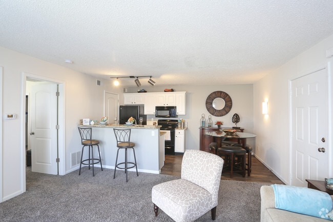 650 ft² - Pinegate