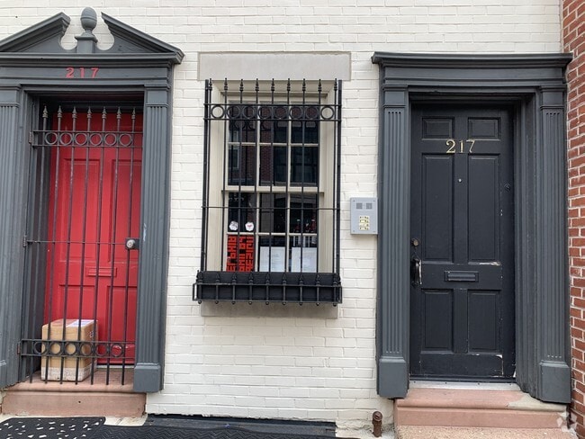 Building Photo - 217 Vine St Unit Old City FANTASTIC Studio Rental