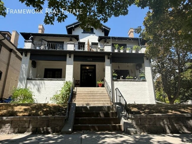 Building Photo - 1379 Detroit St Unit 3