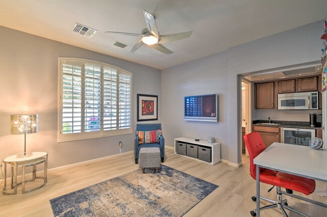 Building Photo - 15999 W Cambridge Ave