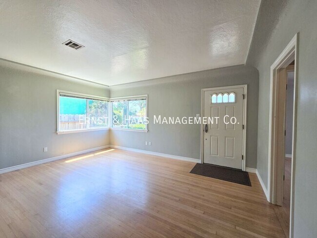 Photo - 1926 Daisy Ave