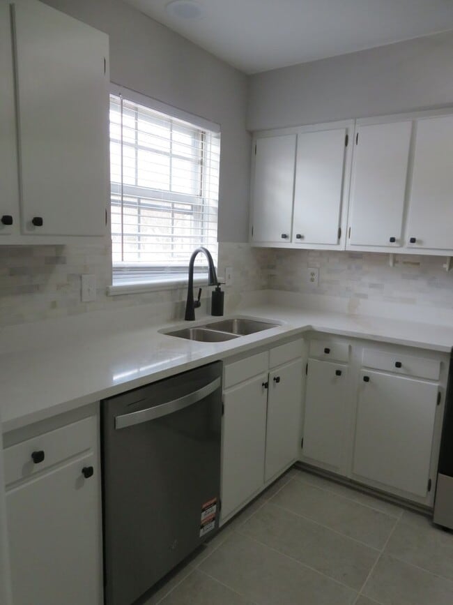 Photo - Woodmere Pointe Condominium-Petersburg