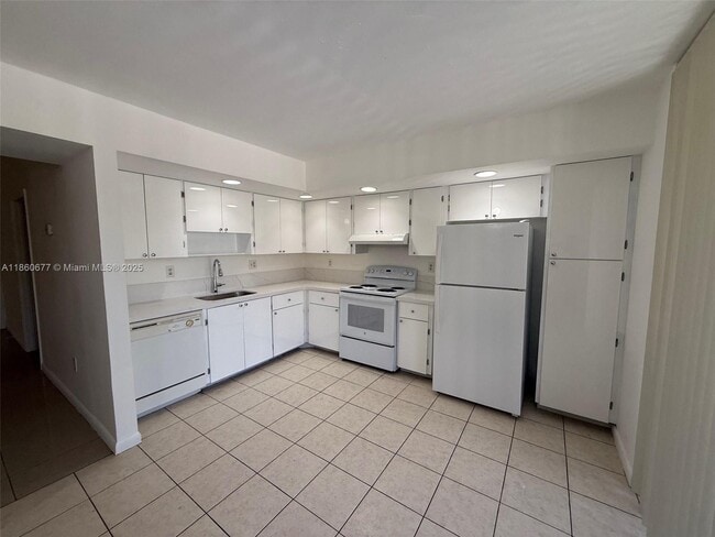 Building Photo - 8700 SW 133rd Avenue Rd Unit 314 Rental