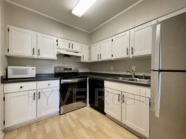 1900 Richard Jones Rd - 1900 Richard Jones Rd Unit Apt R8