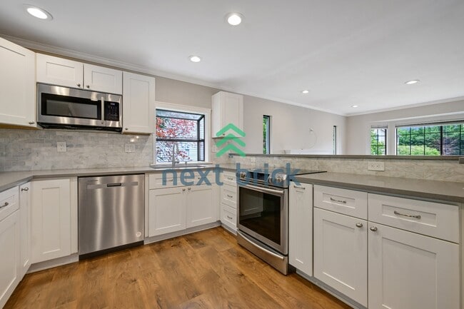 Photo - Move-In Ready 4 Bedroom Home in Prime Bellevue Location