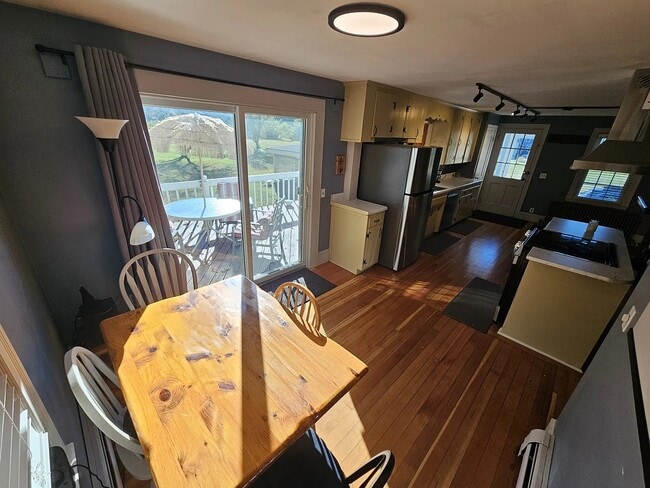 Photo - 517 Salmon Falls Rd