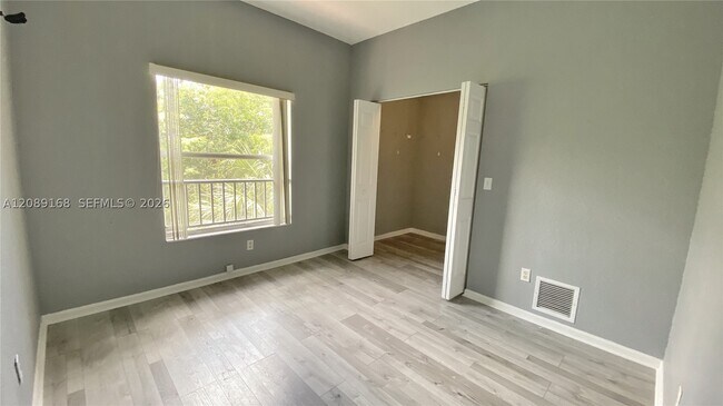 Photo - 2941 Riverside Dr Unit 304