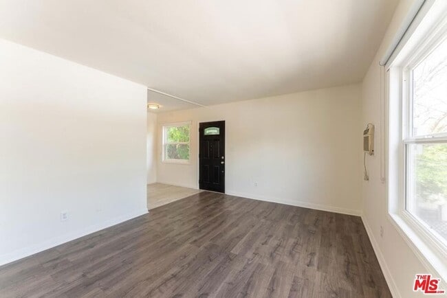 10708 1/2 Moorpark Street Unit