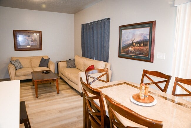 Photo - 735 N Old Fort Dr