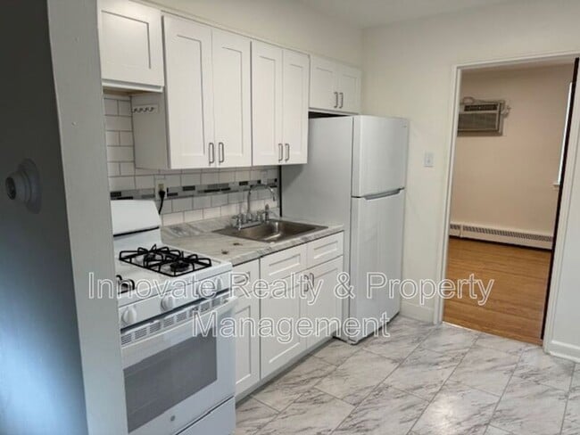 Photo - 402 Unruh Ave