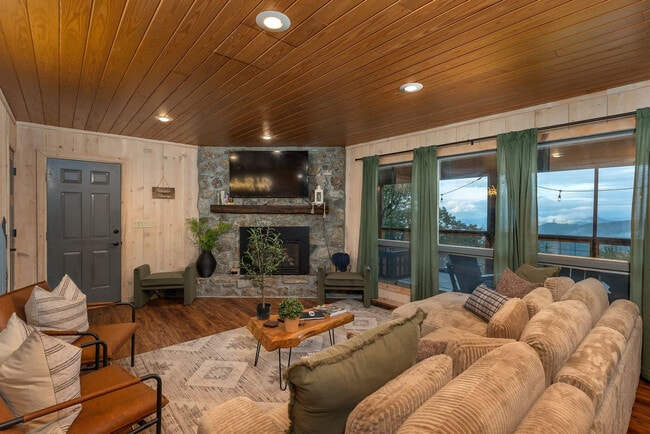 Building Photo - 401 Lookout Dr Rental