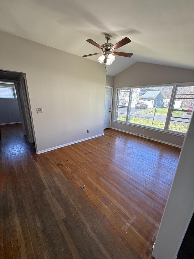 Photo - 912 Mann Ave