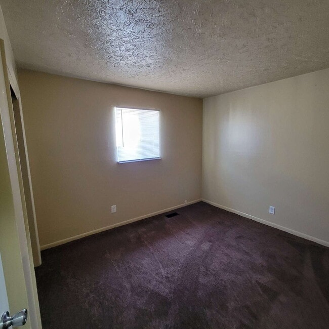 Photo - 4 Bedroom House!