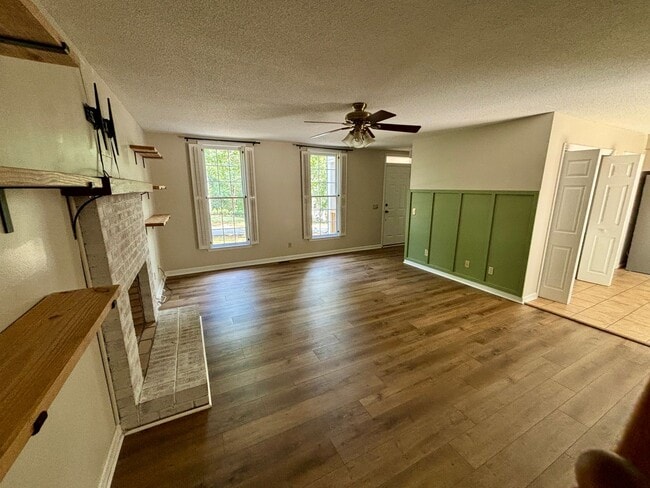 Photo - 193 Heather Dr