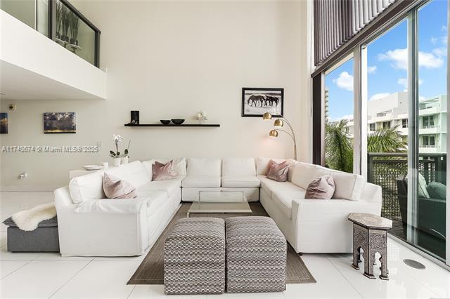 6000 Collins Ave