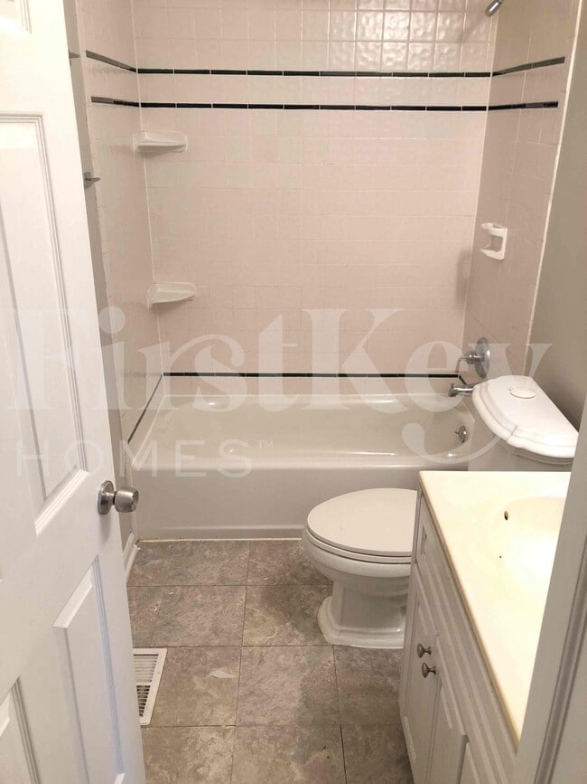 Photo - 127 Saugatuck Rd