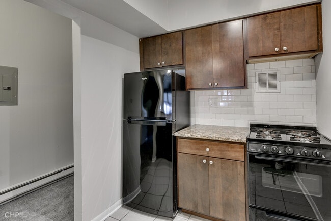 2411 West Fitch