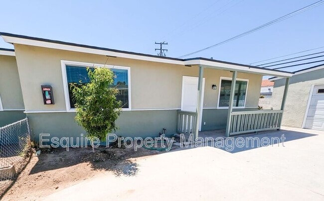 Building Photo - 71 Raemere St Rental