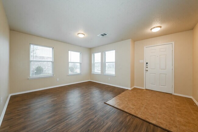 Photo - 604 Snowy Orchid Dr