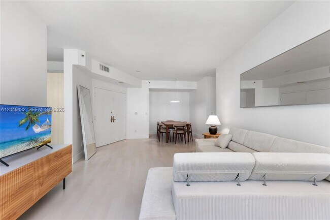 Photo - 300 South Pointe Dr Unit 907