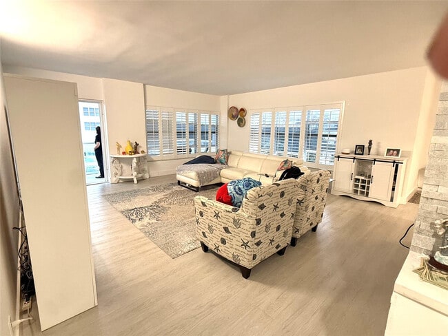 Building Photo - 3550 Galt Ocean Dr Unit 206