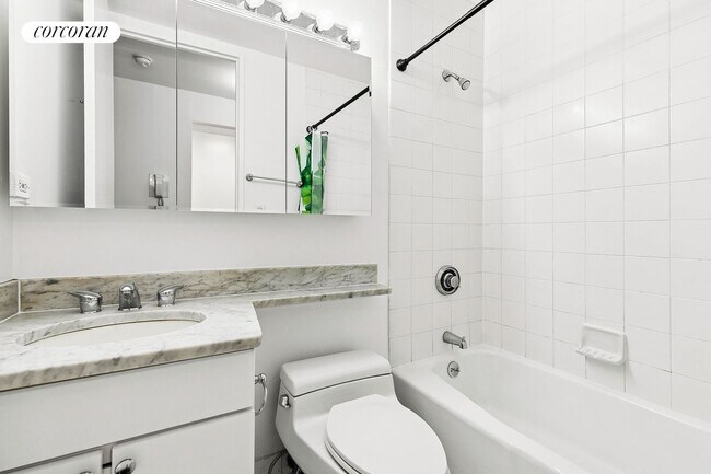 Photo - 350 W 50th St