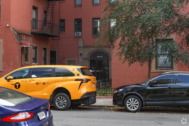 Photo - 1864 85th St