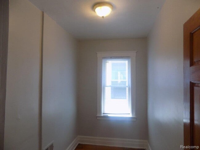 Photo - 2331 CANIFF St