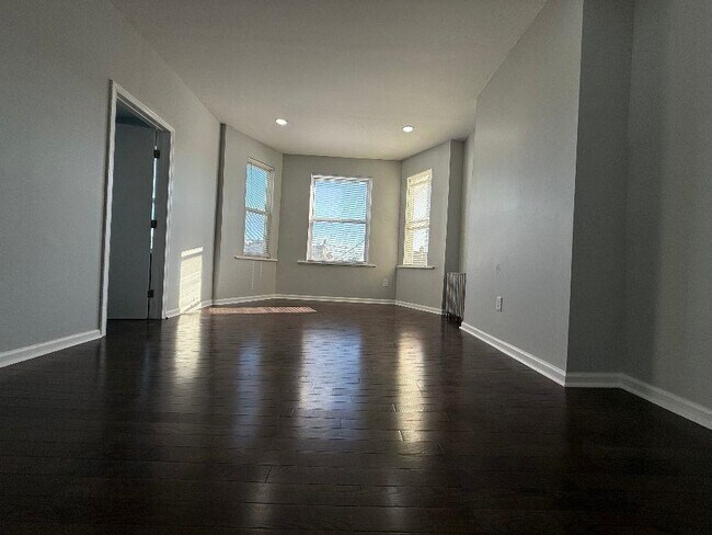 Photo - 125 W 3rd St Unit 2