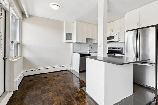 2BR, 1BA - 788SF - Kitchen/Dining Room