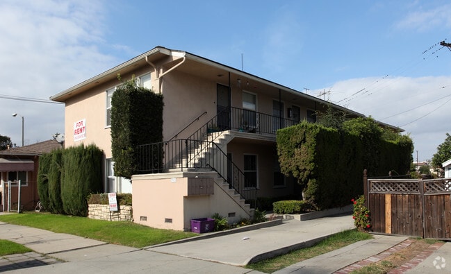 Building Photo - 3911 E 8th St