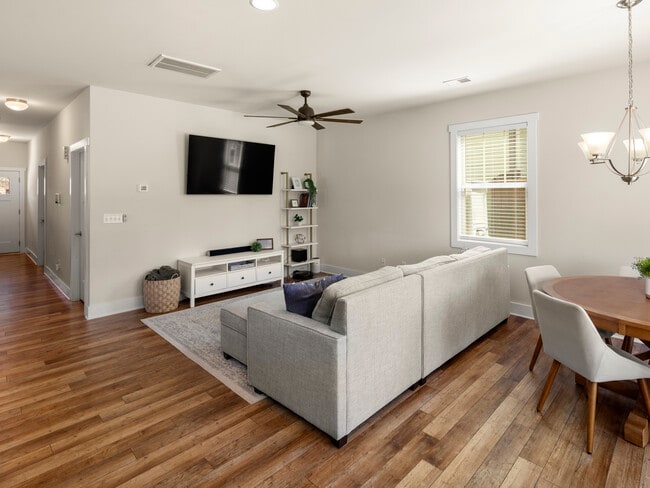 Photo - 84 Cardwell Ln