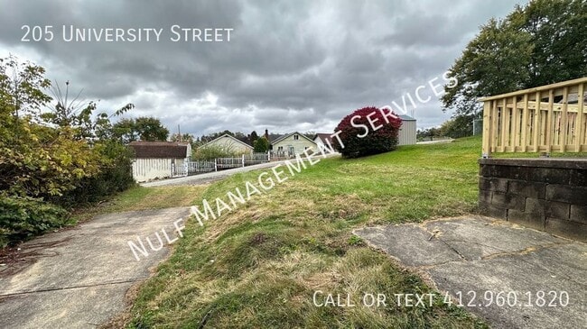 Photo - 205 University St