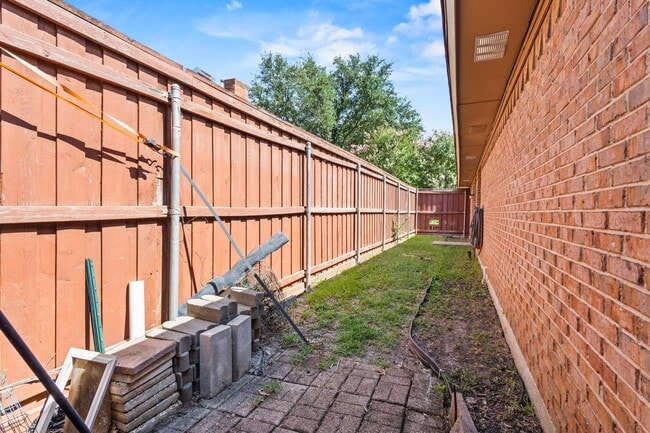 Building Photo - 3948 Camino Dr Rental