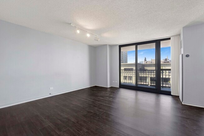 Photo - 10 E Ontario St Unit 2807