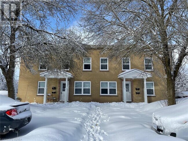 Building Photo - 1247 Clonsilla Ave Unit B