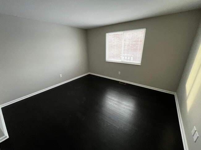 Photo - 4669 Hilton Ave Unit B