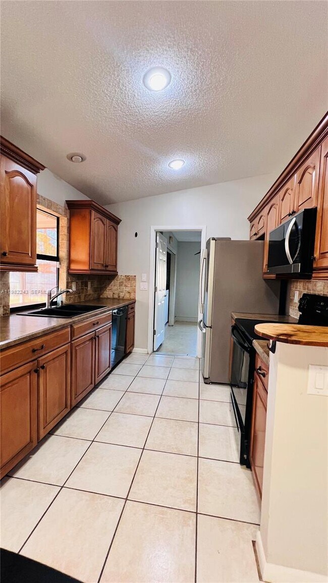 Photo - 581 SW Banks Terrace