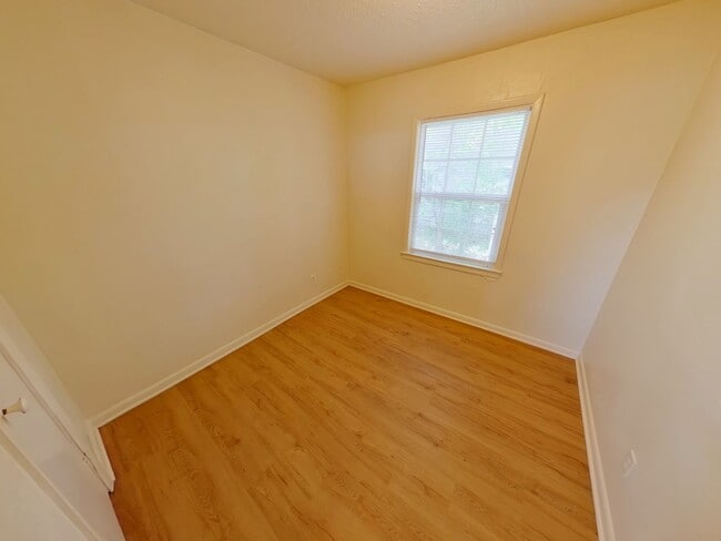 Photo - 1606 1/2 S Martinson