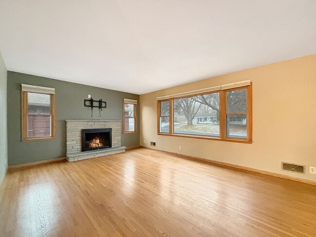 Photo - 303 Monroe Ave S