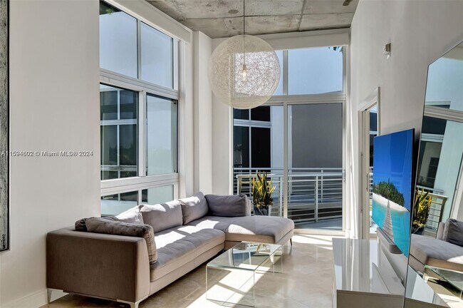 Photo - 2001 Meridian Ave Unit PH-15