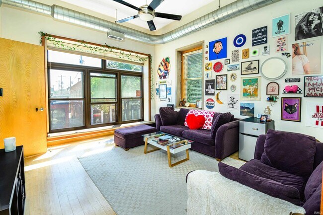 Building Photo - 213 N Walnut St Unit 1,3,4