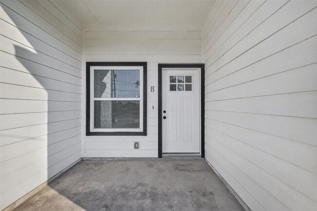 Photo - 8005 Sexton St