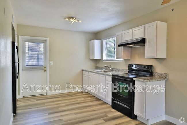 Building Photo - 2323 S College Ave Unit Apt. 1