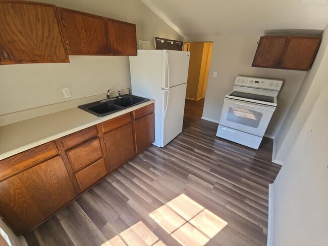Photo - Cozy 2-Bedroom Home with Large Yard & Stor...