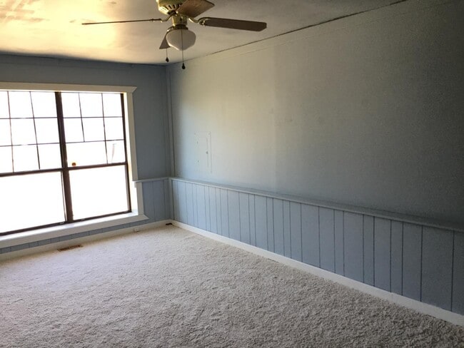 Photo - 908 Redstone Ln