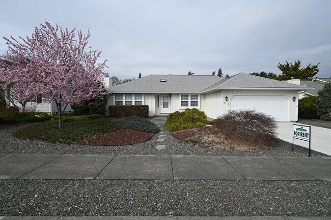 3 bed 2 bath, close to Carrie Blake Park a... - 3 bed 2 bath, close to Carrie Blake Park a... Apartment