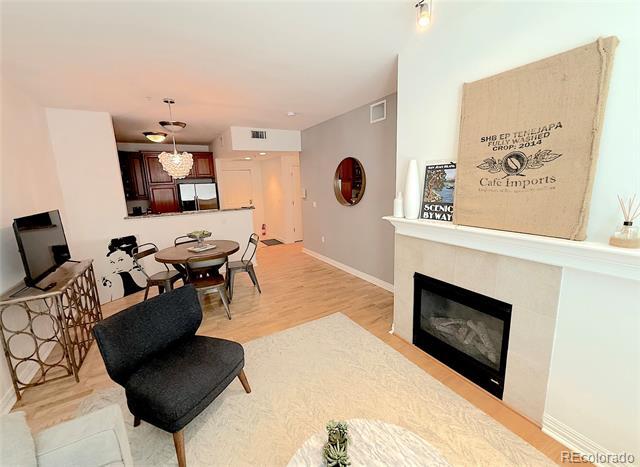 Photo - 2700 E Cherry Creek S Dr Unidad 117