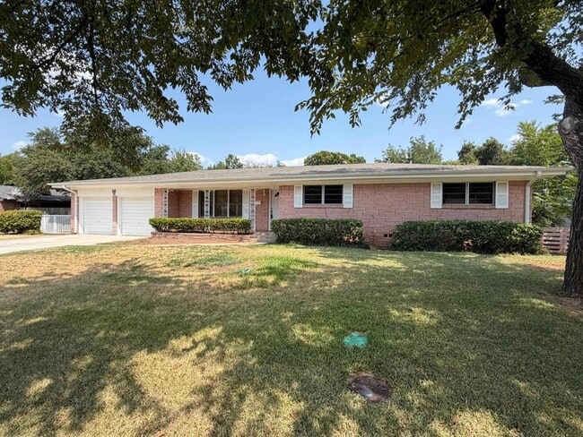 Photo - 1547 Singleton Ave