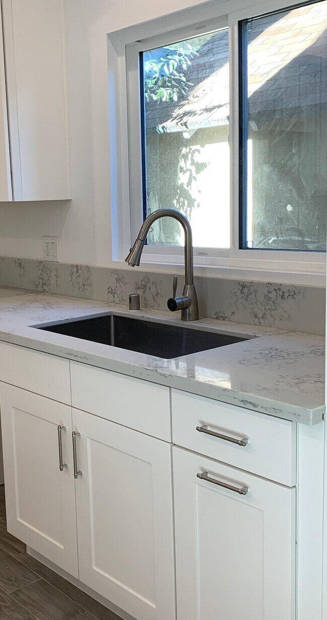 Photo - 2221 Glendon Ave